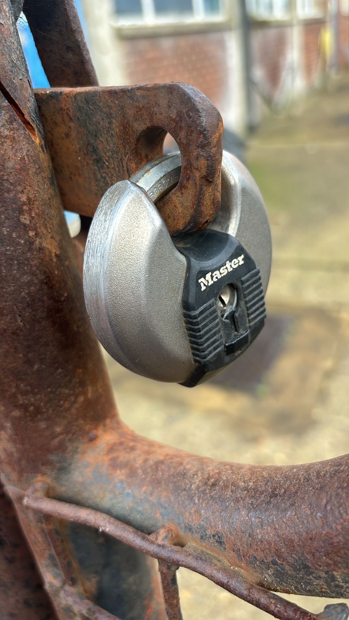 Logo of R Wells Local Locksmiths Uxbridge