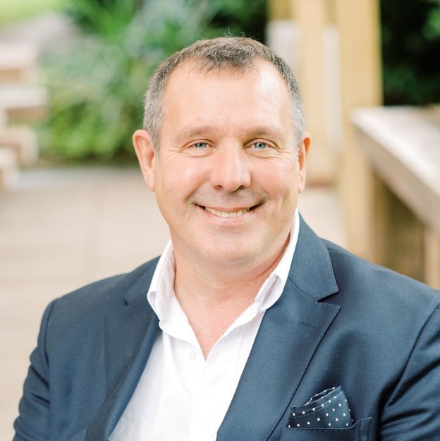 Logo of Red Bear Chauffeur Services