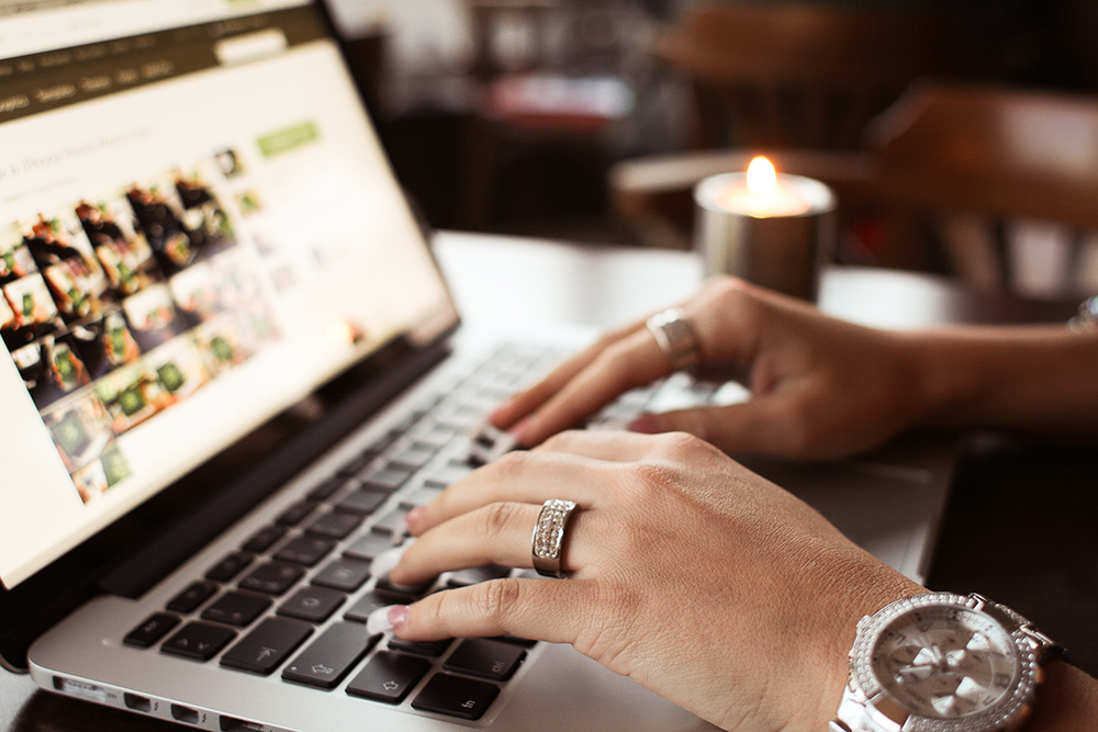 Logo of Pros and Cons of traditional learning