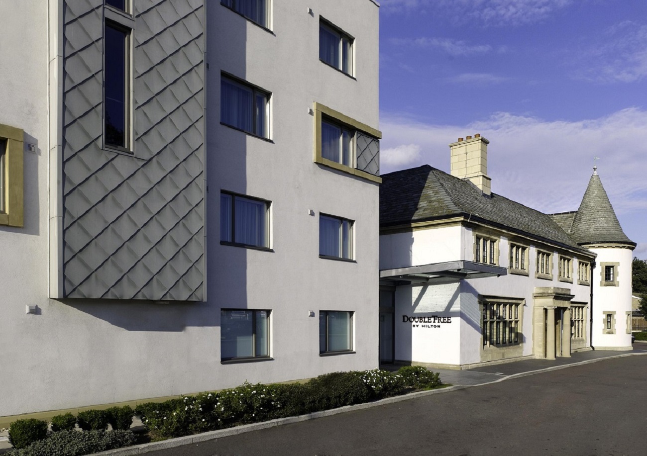 Logo of DoubleTree by Hilton Hotel London Heathrow Airport